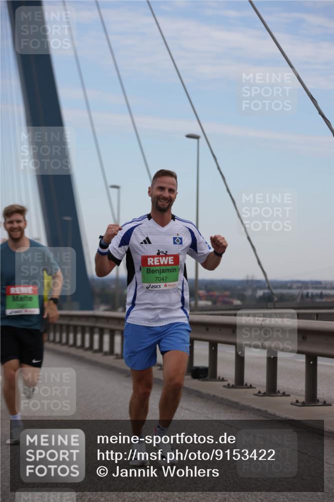 03.10.2025 - Köhlbrandbrückenlauf Jannik Wohlers http://msf.ph/oto/9153422 03.10.2025 15:19:19 Position 1 7047 meine-sportfotos.de