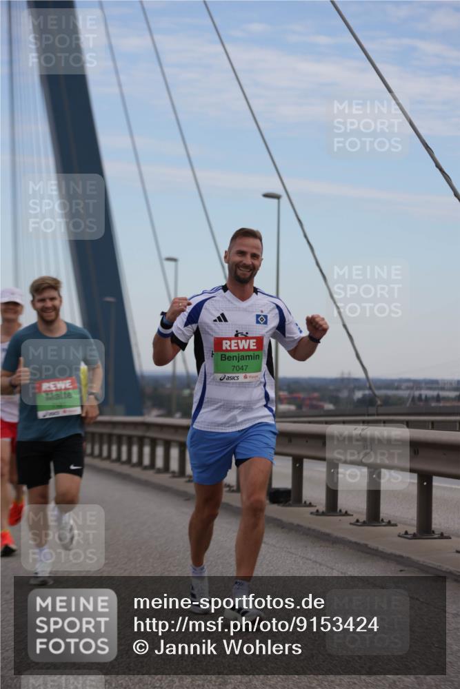 03.10.2025 - Köhlbrandbrückenlauf Jannik Wohlers http://msf.ph/oto/9153424 03.10.2025 15:19:19 Position 1 7047 meine-sportfotos.de
