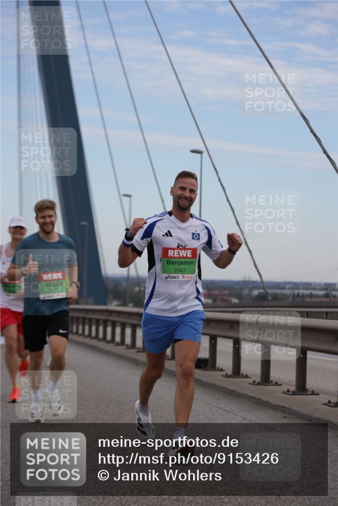 03.10.2025 - Köhlbrandbrückenlauf Jannik Wohlers http://msf.ph/oto/9153426 03.10.2025 15:19:19 Position 1 7181, 7047 meine-sportfotos.de
