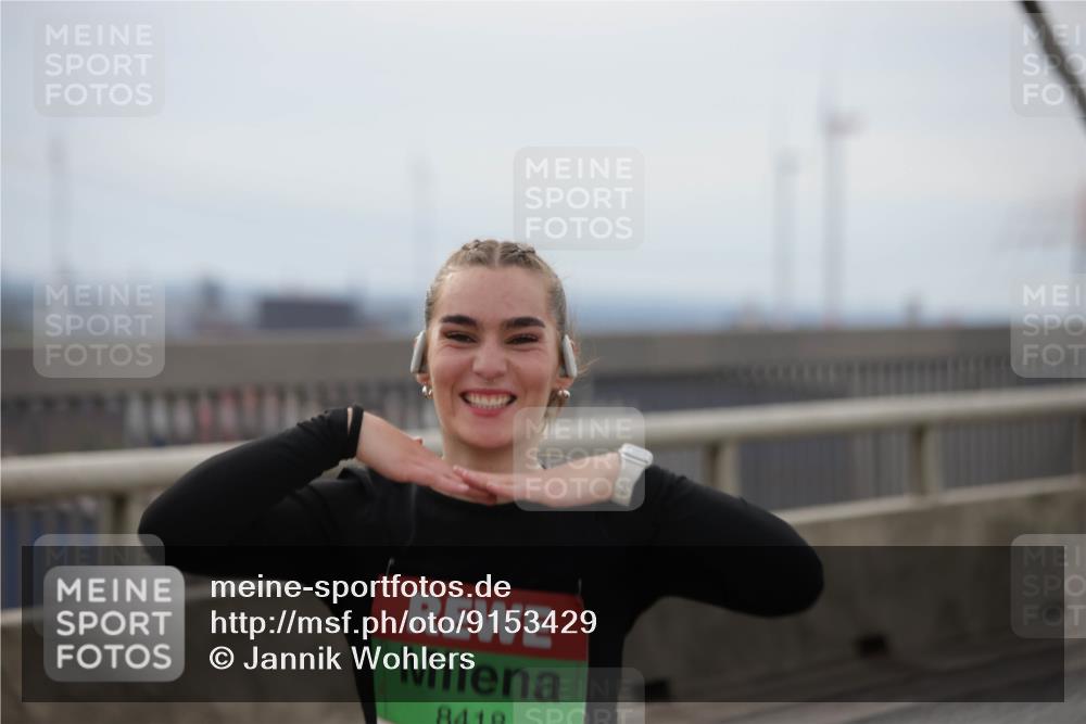 03.10.2025 - Köhlbrandbrückenlauf Jannik Wohlers http://msf.ph/oto/9153429 03.10.2025 16:04:07 Position 1 84 meine-sportfotos.de