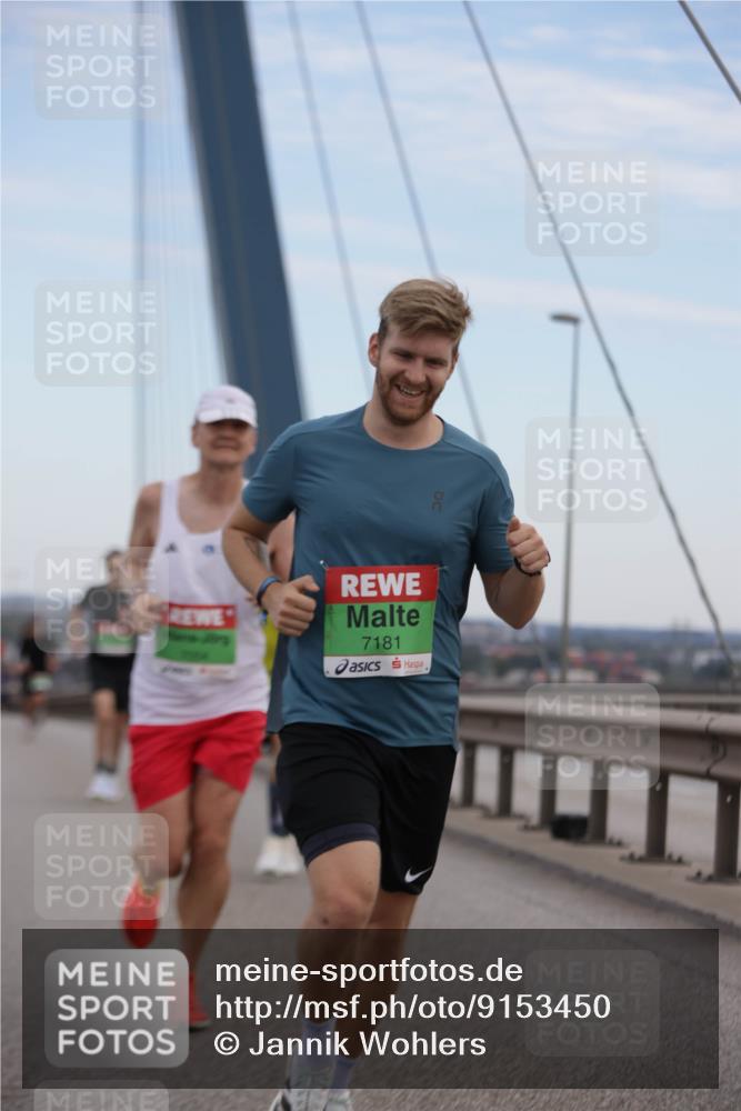 03.10.2025 - Köhlbrandbrückenlauf Jannik Wohlers http://msf.ph/oto/9153450 03.10.2025 15:19:20 Position 1 7181 meine-sportfotos.de