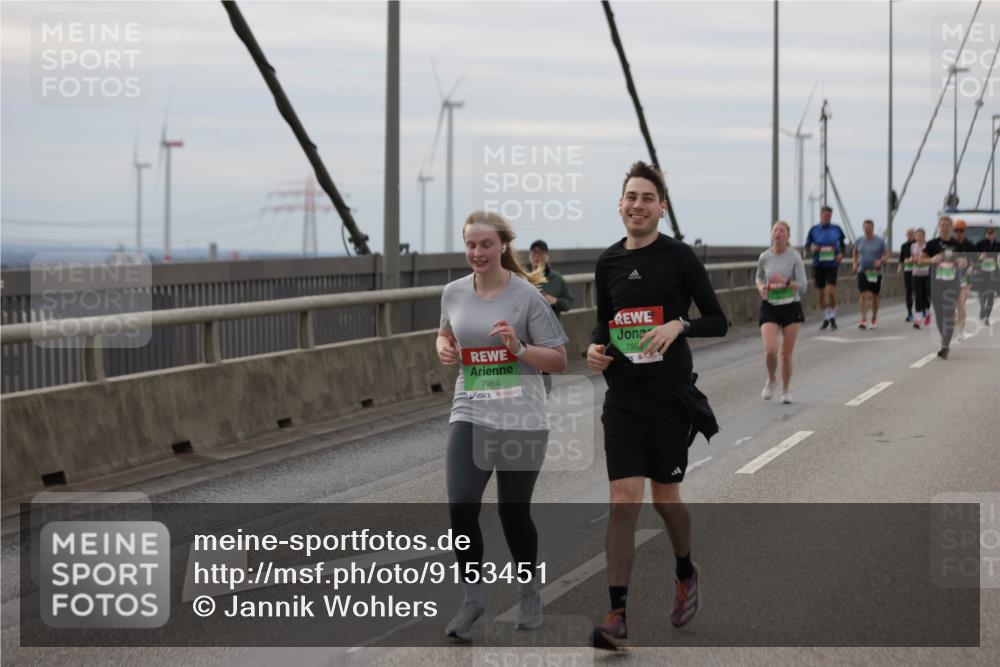 03.10.2025 - Köhlbrandbrückenlauf Jannik Wohlers http://msf.ph/oto/9153451 03.10.2025 16:04:12 Position 1 7964, 795 meine-sportfotos.de