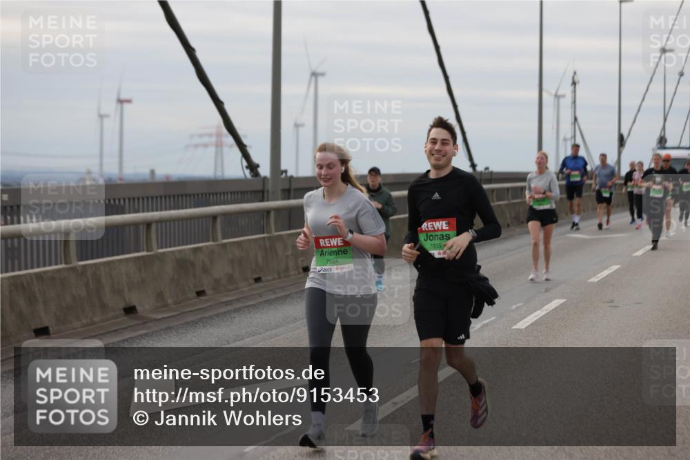 03.10.2025 - Köhlbrandbrückenlauf Jannik Wohlers http://msf.ph/oto/9153453 03.10.2025 16:04:12 Position 1 7964, 7955 meine-sportfotos.de