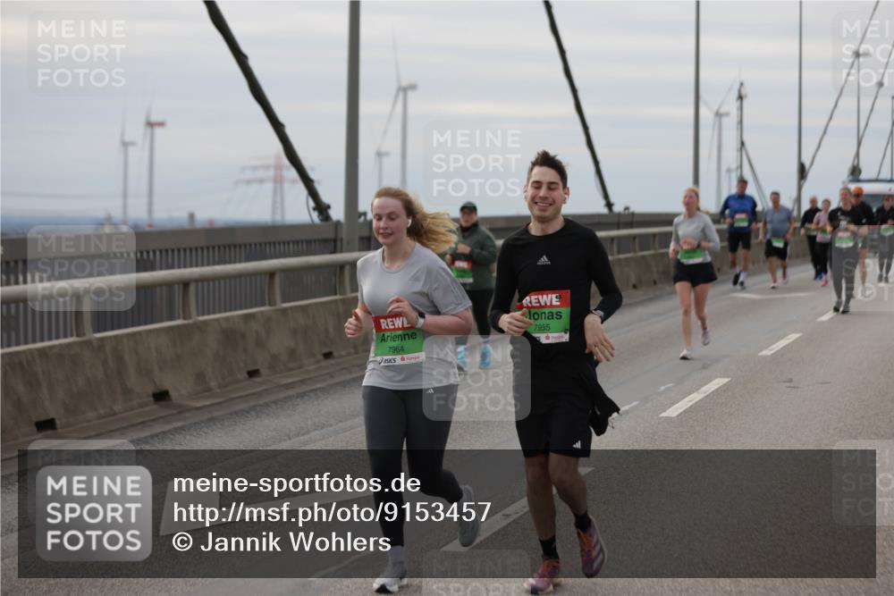 03.10.2025 - Köhlbrandbrückenlauf Jannik Wohlers http://msf.ph/oto/9153457 03.10.2025 16:04:12 Position 1 7964, 7955 meine-sportfotos.de