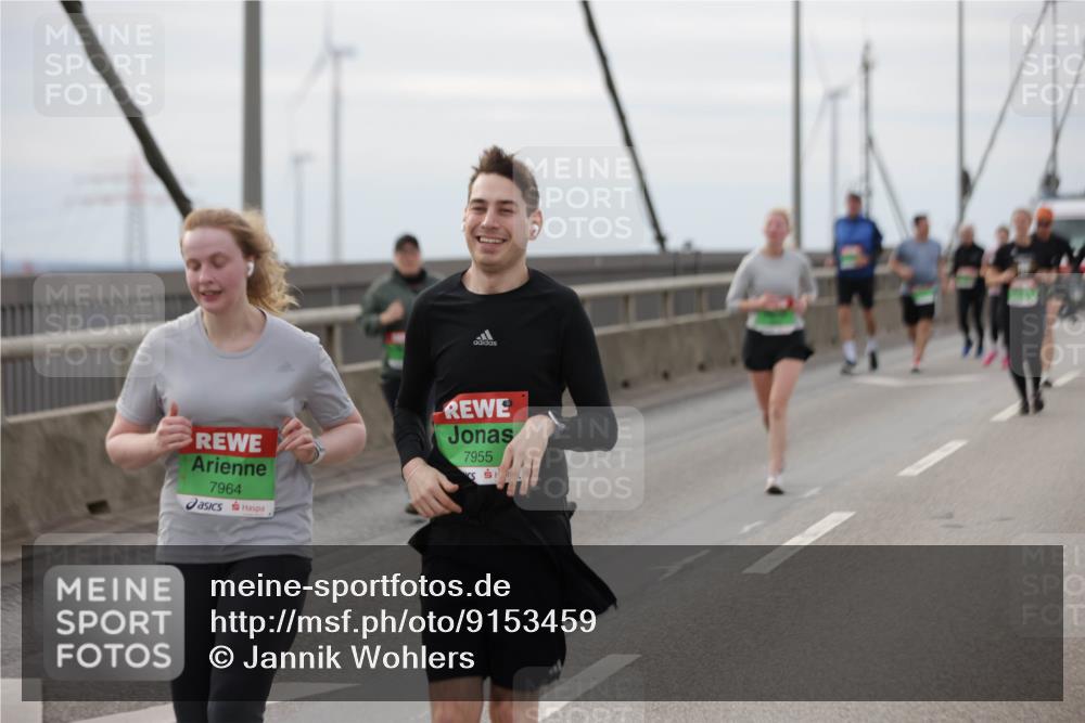 03.10.2025 - Köhlbrandbrückenlauf Jannik Wohlers http://msf.ph/oto/9153459 03.10.2025 16:04:13 Position 1 7964, 7955 meine-sportfotos.de
