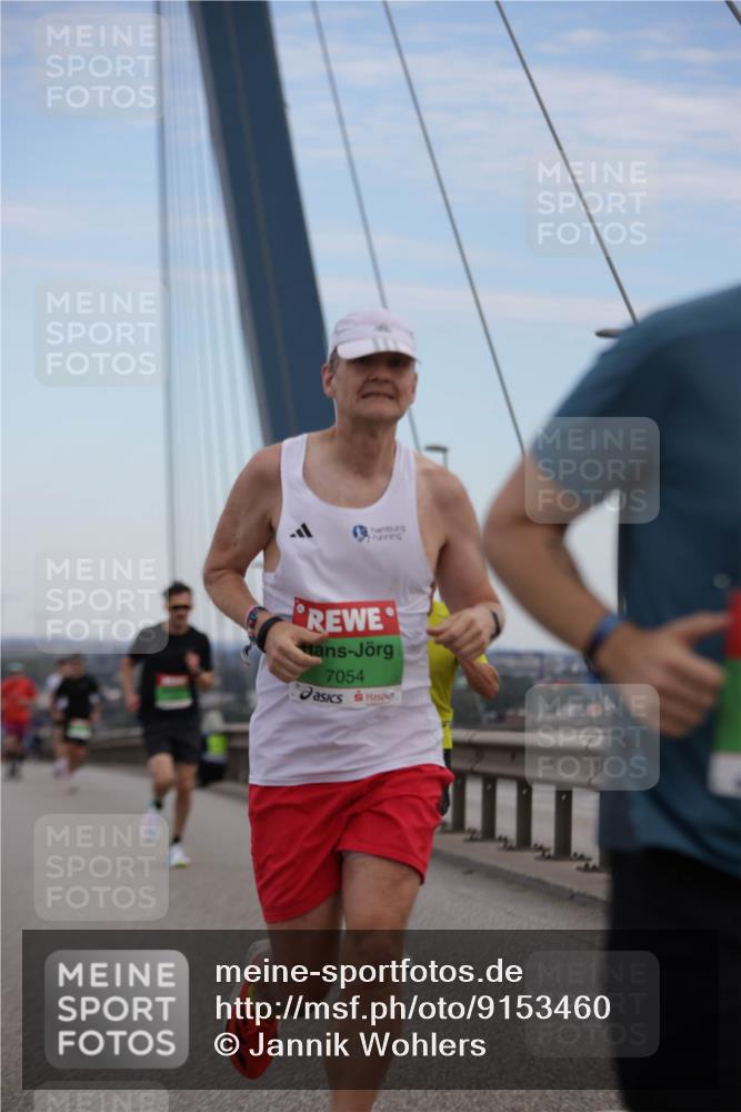 03.10.2025 - Köhlbrandbrückenlauf Jannik Wohlers http://msf.ph/oto/9153460 03.10.2025 15:19:21 Position 1 7054 meine-sportfotos.de
