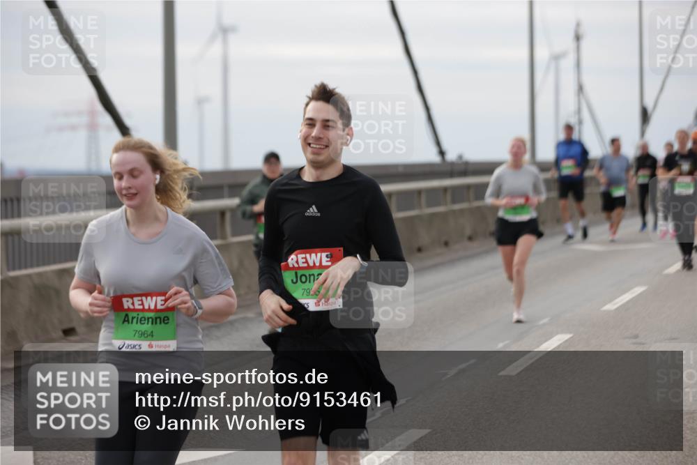 03.10.2025 - Köhlbrandbrückenlauf Jannik Wohlers http://msf.ph/oto/9153461 03.10.2025 16:04:13 Position 1 7964, 7956 meine-sportfotos.de