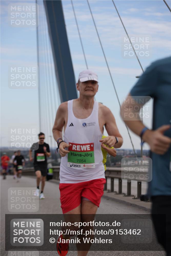 03.10.2025 - Köhlbrandbrückenlauf Jannik Wohlers http://msf.ph/oto/9153462 03.10.2025 15:19:21 Position 1 7054 meine-sportfotos.de
