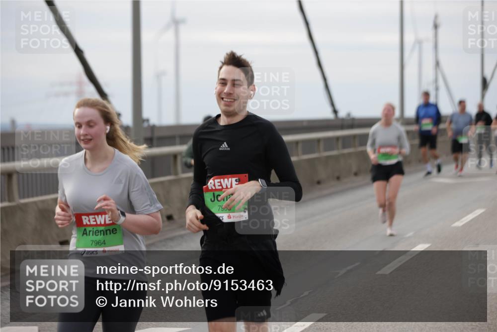 03.10.2025 - Köhlbrandbrückenlauf Jannik Wohlers http://msf.ph/oto/9153463 03.10.2025 16:04:13 Position 1 7964, 7958 meine-sportfotos.de