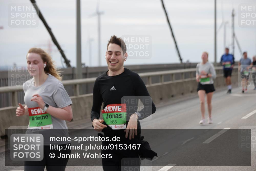 03.10.2025 - Köhlbrandbrückenlauf Jannik Wohlers http://msf.ph/oto/9153467 03.10.2025 16:04:13 Position 1 7964, 7955 meine-sportfotos.de