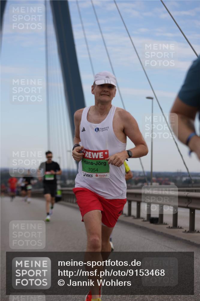 03.10.2025 - Köhlbrandbrückenlauf Jannik Wohlers http://msf.ph/oto/9153468 03.10.2025 15:19:21 Position 1 7054 meine-sportfotos.de