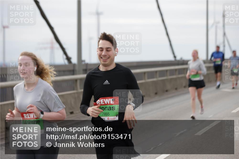 03.10.2025 - Köhlbrandbrückenlauf Jannik Wohlers http://msf.ph/oto/9153471 03.10.2025 16:04:13 Position 1 7964, 7955 meine-sportfotos.de