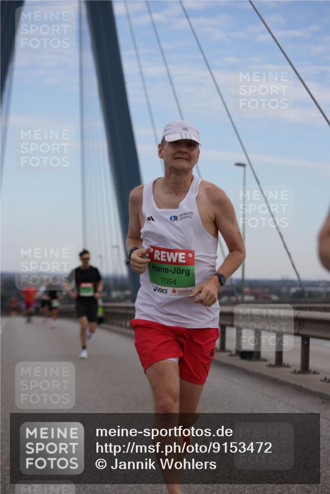 03.10.2025 - Köhlbrandbrückenlauf Jannik Wohlers http://msf.ph/oto/9153472 03.10.2025 15:19:21 Position 1 40, 7054 meine-sportfotos.de