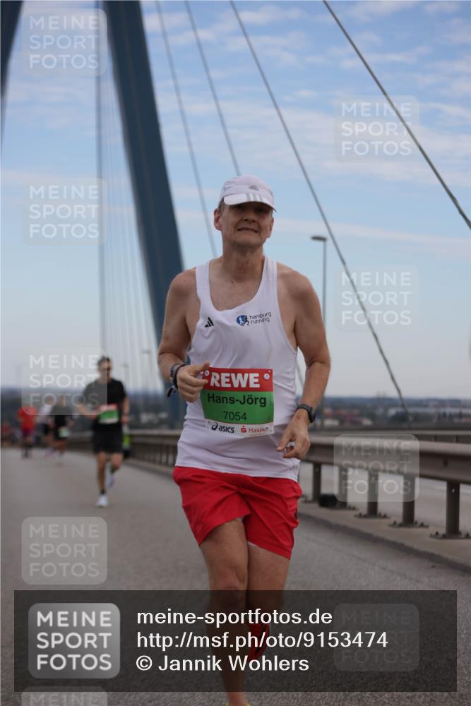 03.10.2025 - Köhlbrandbrückenlauf Jannik Wohlers http://msf.ph/oto/9153474 03.10.2025 15:19:21 Position 1 7054 meine-sportfotos.de
