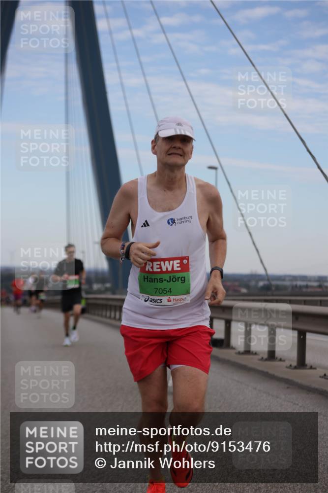 03.10.2025 - Köhlbrandbrückenlauf Jannik Wohlers http://msf.ph/oto/9153476 03.10.2025 15:19:21 Position 1 7054 meine-sportfotos.de