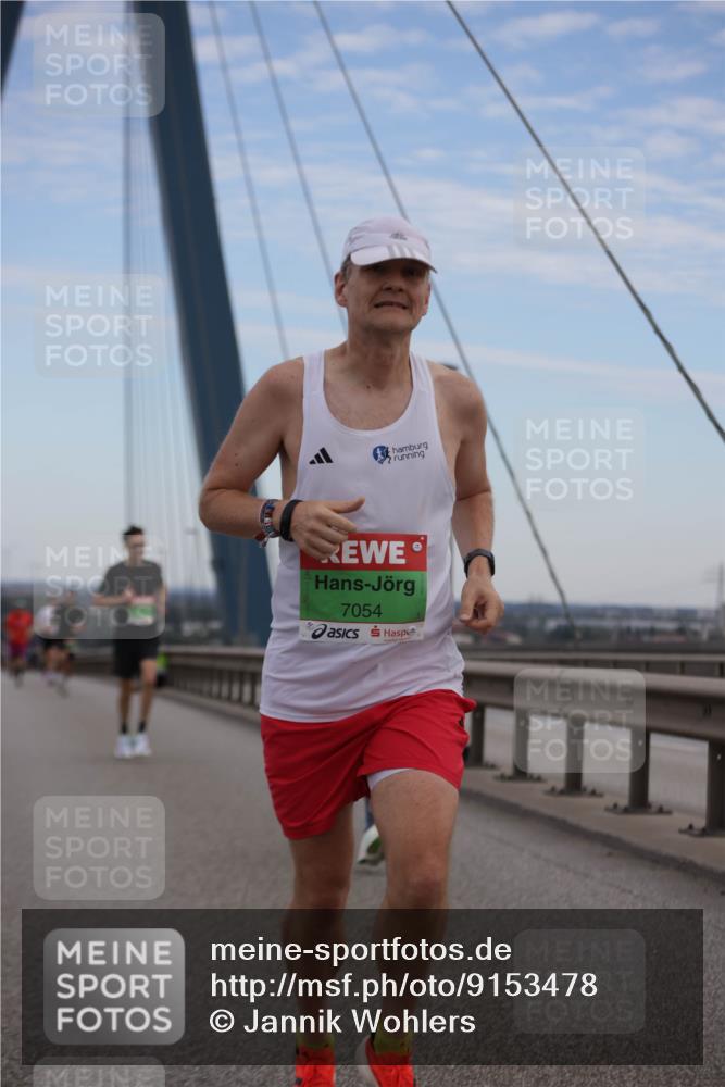 03.10.2025 - Köhlbrandbrückenlauf Jannik Wohlers http://msf.ph/oto/9153478 03.10.2025 15:19:21 Position 1 4, 7054 meine-sportfotos.de