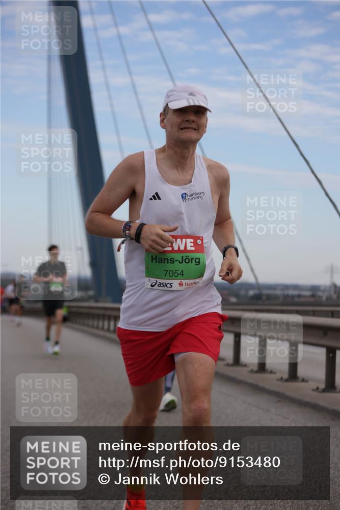 03.10.2025 - Köhlbrandbrückenlauf Jannik Wohlers http://msf.ph/oto/9153480 03.10.2025 15:19:21 Position 1 7054 meine-sportfotos.de
