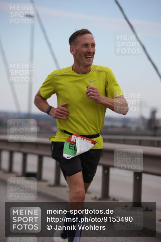 03.10.2025 - Köhlbrandbrückenlauf Jannik Wohlers http://msf.ph/oto/9153490 03.10.2025 15:19:22 Position 1  meine-sportfotos.de