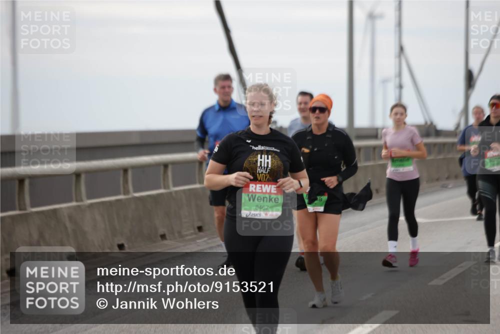 03.10.2025 - Köhlbrandbrückenlauf Jannik Wohlers http://msf.ph/oto/9153521 03.10.2025 16:04:19 Position 1 2, 8467 meine-sportfotos.de