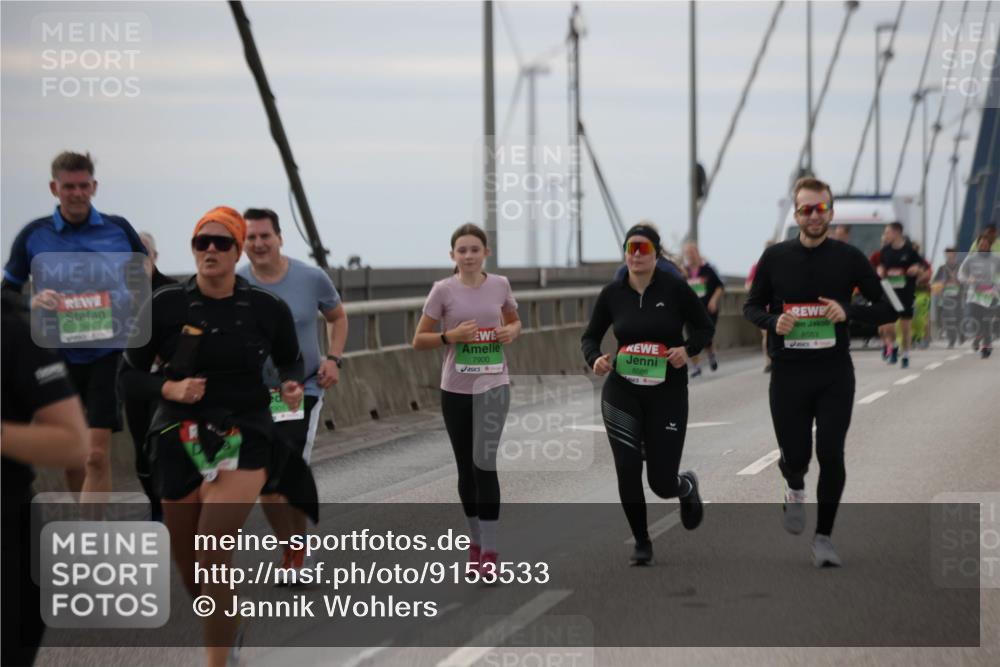 03.10.2025 - Köhlbrandbrückenlauf Jannik Wohlers http://msf.ph/oto/9153533 03.10.2025 16:04:21 Position 1 7900, 8586, 8563 meine-sportfotos.de