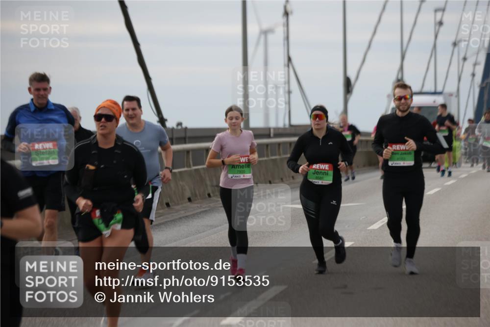 03.10.2025 - Köhlbrandbrückenlauf Jannik Wohlers http://msf.ph/oto/9153535 03.10.2025 16:04:21 Position 1 7900, 8586, 8563 meine-sportfotos.de