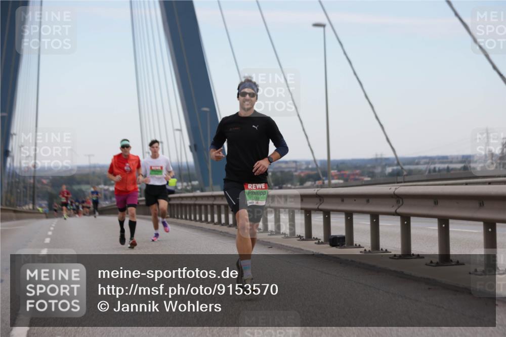 03.10.2025 - Köhlbrandbrückenlauf Jannik Wohlers http://msf.ph/oto/9153570 03.10.2025 15:19:28 Position 1 7118 meine-sportfotos.de
