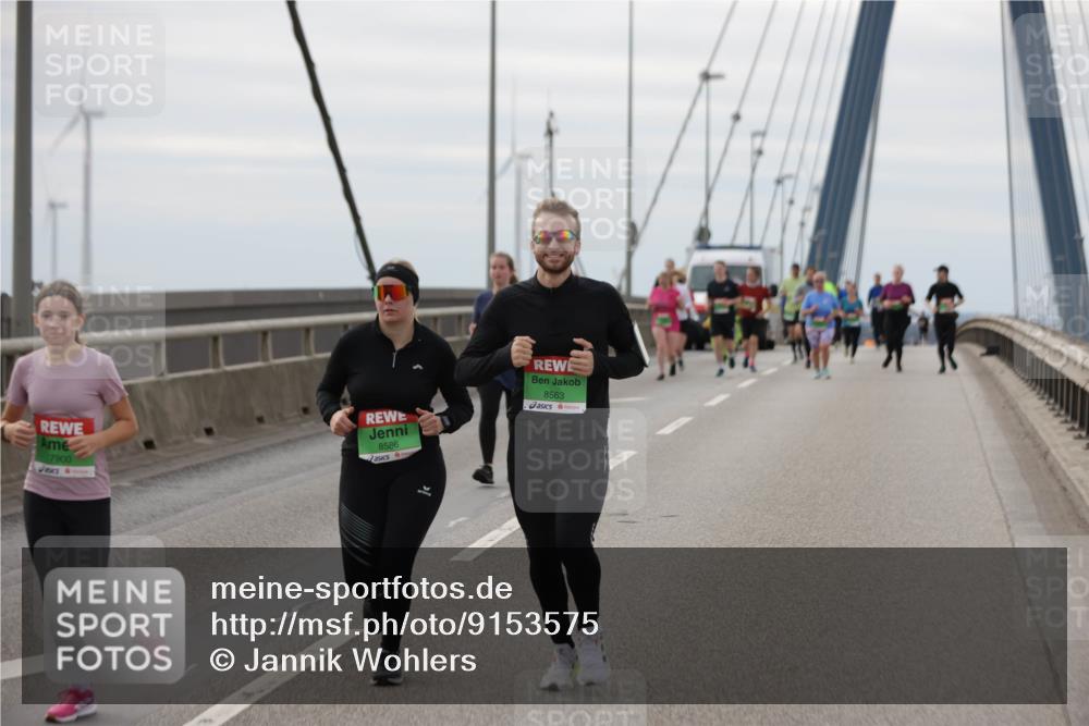 03.10.2025 - Köhlbrandbrückenlauf Jannik Wohlers http://msf.ph/oto/9153575 03.10.2025 16:04:24 Position 1 7900, 8586, 8563 meine-sportfotos.de