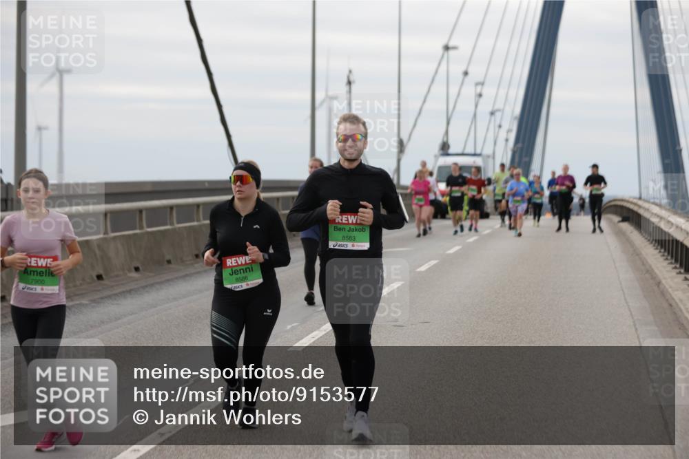 03.10.2025 - Köhlbrandbrückenlauf Jannik Wohlers http://msf.ph/oto/9153577 03.10.2025 16:04:24 Position 1 7900, 8586, 8563 meine-sportfotos.de