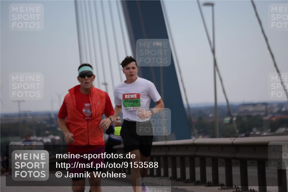 03.10.2025 - Köhlbrandbrückenlauf Jannik Wohlers http://msf.ph/oto/9153588 03.10.2025 15:19:29 Position 1 7166 meine-sportfotos.de