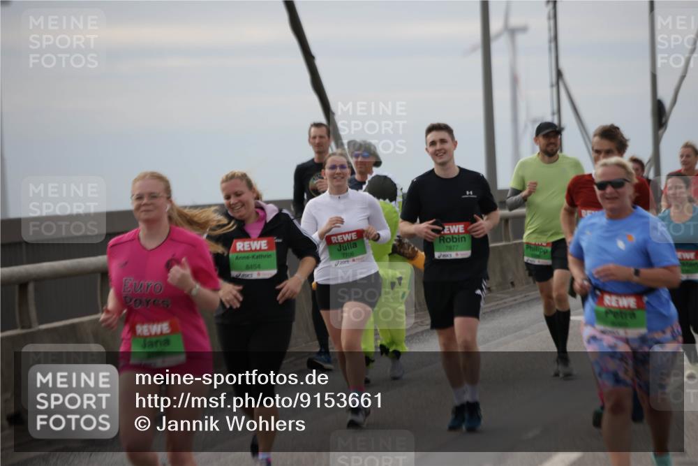 03.10.2025 - Köhlbrandbrückenlauf Jannik Wohlers http://msf.ph/oto/9153661 03.10.2025 16:04:35 Position 1 200, 8454, 7706, 7877 meine-sportfotos.de
