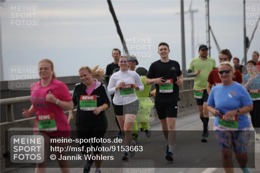 03.10.2025 - Köhlbrandbrückenlauf Jannik Wohlers http://msf.ph/oto/9153663 03.10.2025 16:04:35 Position 1 8454, 7706, 7877 meine-sportfotos.de