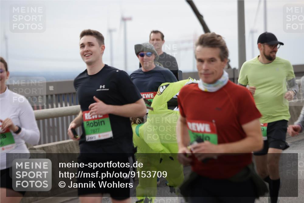 03.10.2025 - Köhlbrandbrückenlauf Jannik Wohlers http://msf.ph/oto/9153709 03.10.2025 16:04:40 Position 1 7877 meine-sportfotos.de