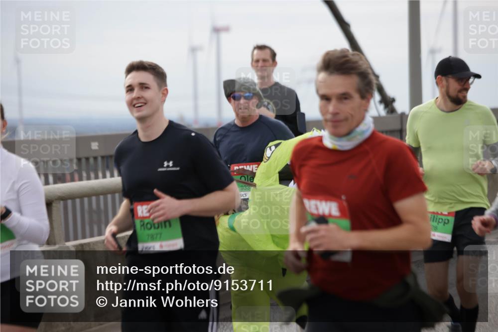 03.10.2025 - Köhlbrandbrückenlauf Jannik Wohlers http://msf.ph/oto/9153711 03.10.2025 16:04:40 Position 1 7877, 933 meine-sportfotos.de