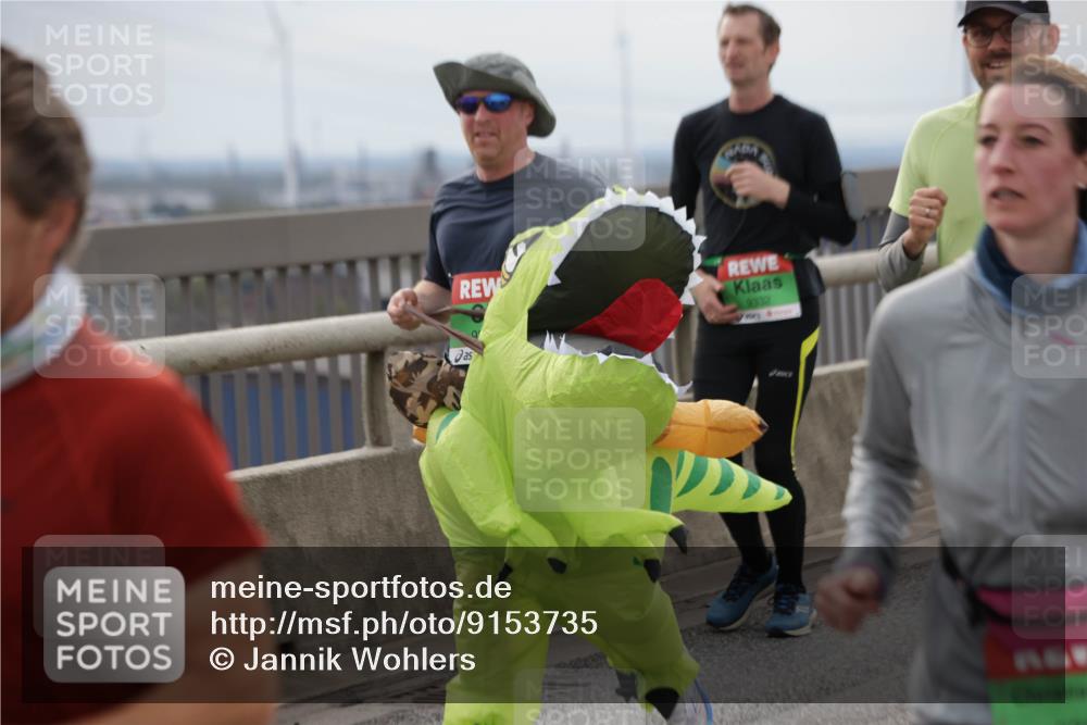 03.10.2025 - Köhlbrandbrückenlauf Jannik Wohlers http://msf.ph/oto/9153735 03.10.2025 16:04:42 Position 1 9332 meine-sportfotos.de