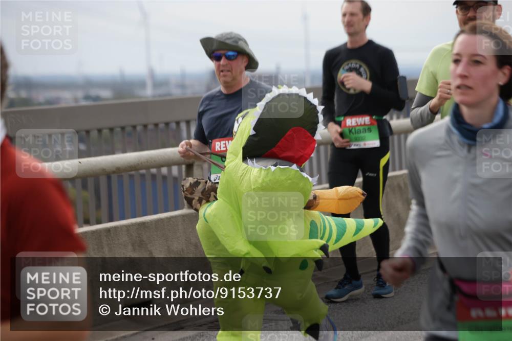 03.10.2025 - Köhlbrandbrückenlauf Jannik Wohlers http://msf.ph/oto/9153737 03.10.2025 16:04:42 Position 1 153, 9332 meine-sportfotos.de
