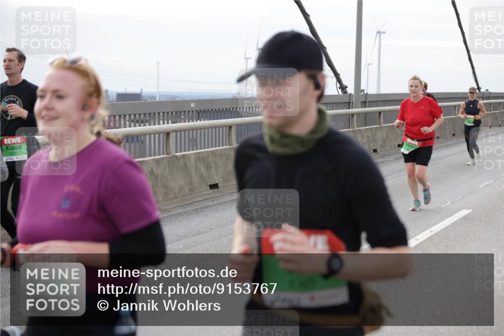 03.10.2025 - Köhlbrandbrückenlauf Jannik Wohlers http://msf.ph/oto/9153767 03.10.2025 16:04:43 Position 1 9332 meine-sportfotos.de