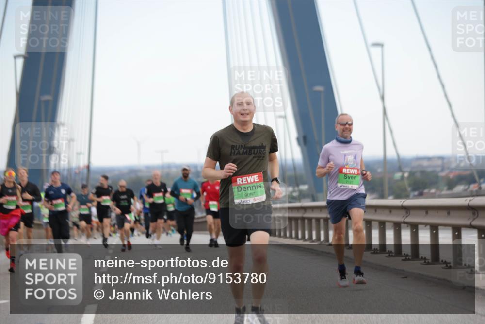 03.10.2025 - Köhlbrandbrückenlauf Jannik Wohlers http://msf.ph/oto/9153780 03.10.2025 15:21:32 Position 1 28, 0975, 7121, 9087 meine-sportfotos.de