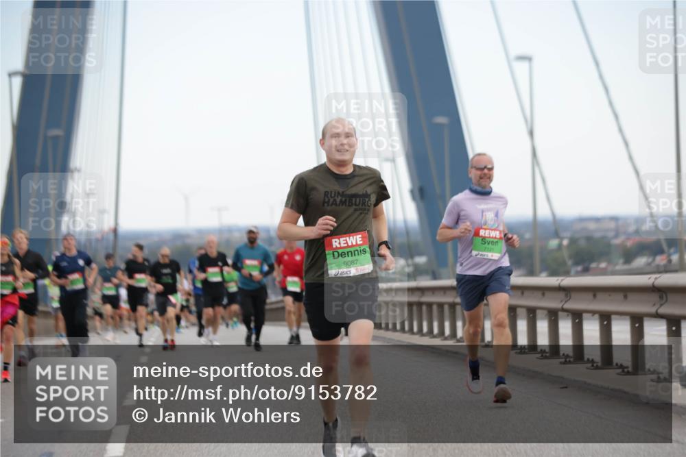 03.10.2025 - Köhlbrandbrückenlauf Jannik Wohlers http://msf.ph/oto/9153782 03.10.2025 15:21:32 Position 1 28, 0976, 9087, 7121 meine-sportfotos.de