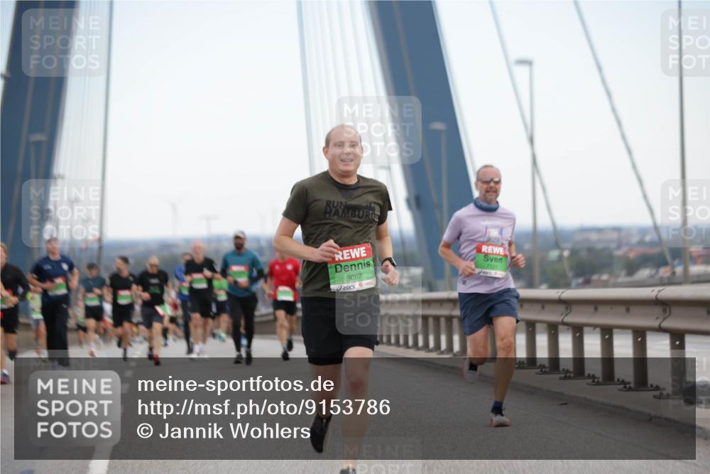 03.10.2025 - Köhlbrandbrückenlauf Jannik Wohlers http://msf.ph/oto/9153786 03.10.2025 15:21:32 Position 1 7121, 9087 meine-sportfotos.de