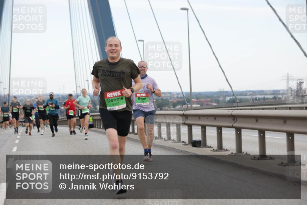 03.10.2025 - Köhlbrandbrückenlauf Jannik Wohlers http://msf.ph/oto/9153792 03.10.2025 15:21:33 Position 1 9087, 7121 meine-sportfotos.de