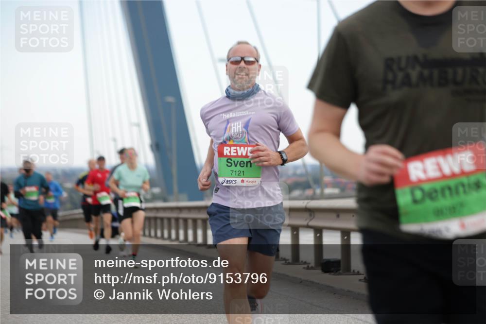 03.10.2025 - Köhlbrandbrückenlauf Jannik Wohlers http://msf.ph/oto/9153796 03.10.2025 15:21:35 Position 1 7121 meine-sportfotos.de