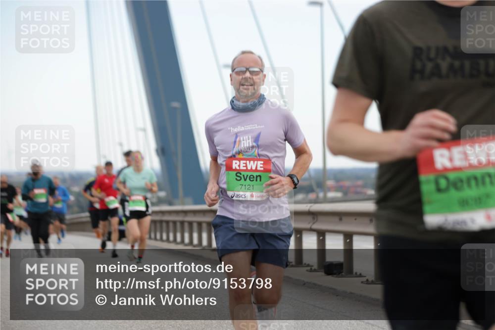 03.10.2025 - Köhlbrandbrückenlauf Jannik Wohlers http://msf.ph/oto/9153798 03.10.2025 15:21:35 Position 1 7121 meine-sportfotos.de