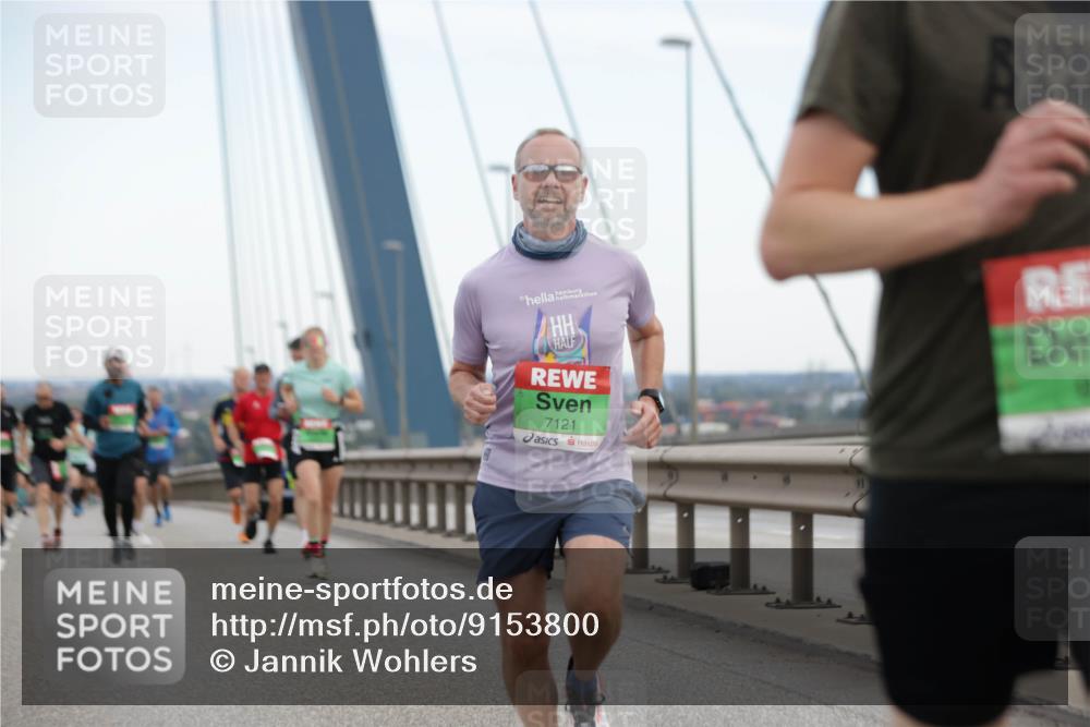 03.10.2025 - Köhlbrandbrückenlauf Jannik Wohlers http://msf.ph/oto/9153800 03.10.2025 15:21:35 Position 1 7121 meine-sportfotos.de
