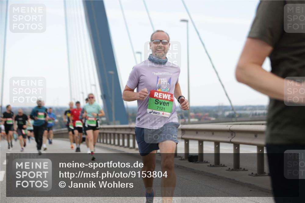 03.10.2025 - Köhlbrandbrückenlauf Jannik Wohlers http://msf.ph/oto/9153804 03.10.2025 15:21:35 Position 1 7121 meine-sportfotos.de