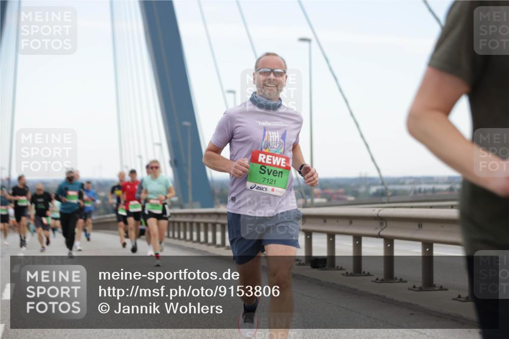 03.10.2025 - Köhlbrandbrückenlauf Jannik Wohlers http://msf.ph/oto/9153806 03.10.2025 15:21:35 Position 1 7121 meine-sportfotos.de