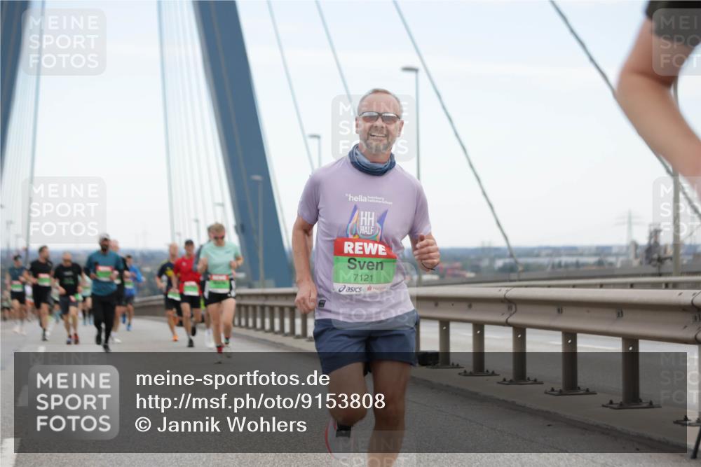 03.10.2025 - Köhlbrandbrückenlauf Jannik Wohlers http://msf.ph/oto/9153808 03.10.2025 15:21:35 Position 1 7121 meine-sportfotos.de