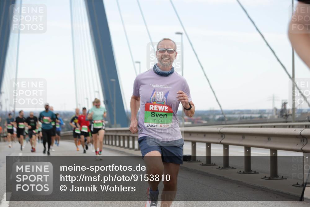 03.10.2025 - Köhlbrandbrückenlauf Jannik Wohlers http://msf.ph/oto/9153810 03.10.2025 15:21:35 Position 1 7121 meine-sportfotos.de
