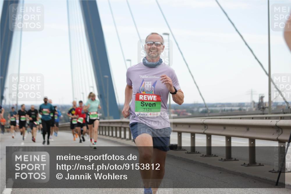 03.10.2025 - Köhlbrandbrückenlauf Jannik Wohlers http://msf.ph/oto/9153812 03.10.2025 15:21:35 Position 1 7121 meine-sportfotos.de