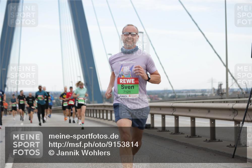 03.10.2025 - Köhlbrandbrückenlauf Jannik Wohlers http://msf.ph/oto/9153814 03.10.2025 15:21:35 Position 1 7121 meine-sportfotos.de