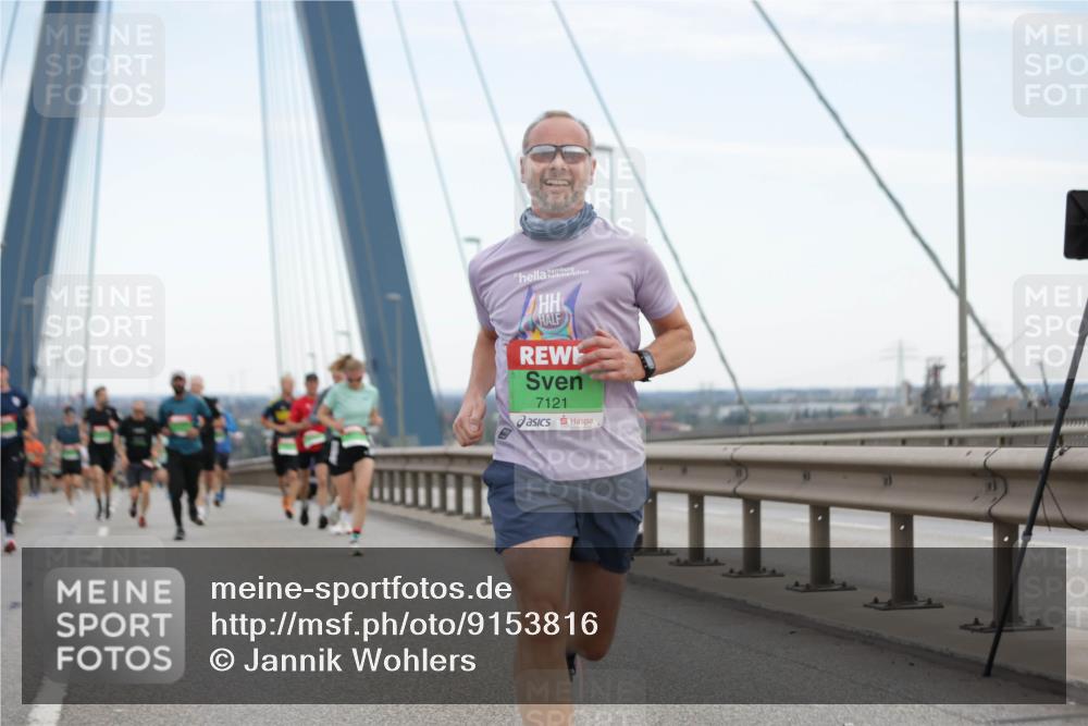 03.10.2025 - Köhlbrandbrückenlauf Jannik Wohlers http://msf.ph/oto/9153816 03.10.2025 15:21:35 Position 1 7121 meine-sportfotos.de
